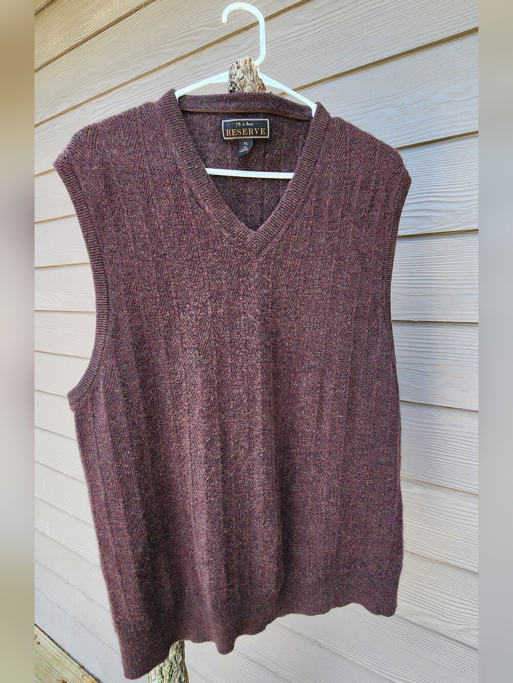 Jos. A. Bank Reserve 100% Cashmere Men’s V-Neck Sweater Vest in Burgundy Heather
